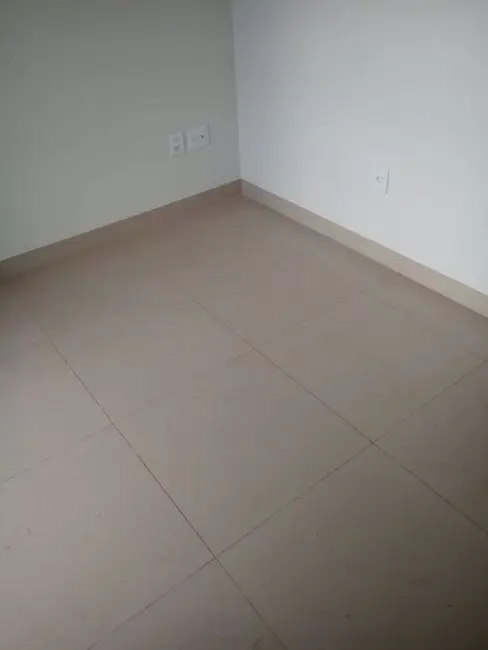 Foto 3 de Sobrado com 3 quartos à venda, 94m2 em Novo Mundo, Uberlandia - MG