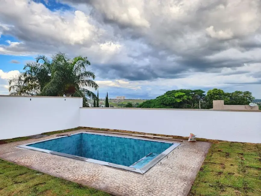Foto 1 de Casa com 3 quartos à venda, 425m2 em Cidade Jardim, Uberlandia - MG