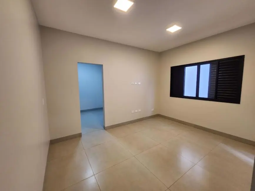 Foto 2 de Casa com 3 quartos à venda, 425m2 em Cidade Jardim, Uberlandia - MG