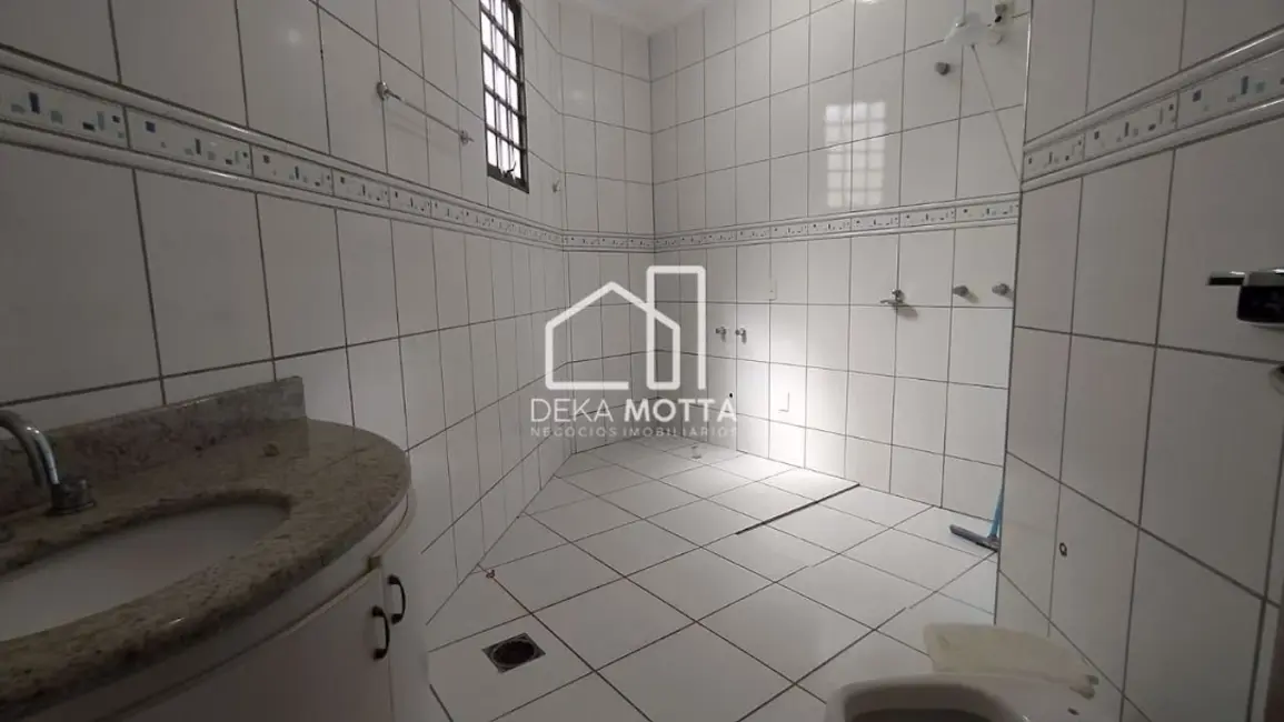 Foto 2 de Casa com 3 quartos à venda, 432m2 em Cidade Jardim, Uberlandia - MG