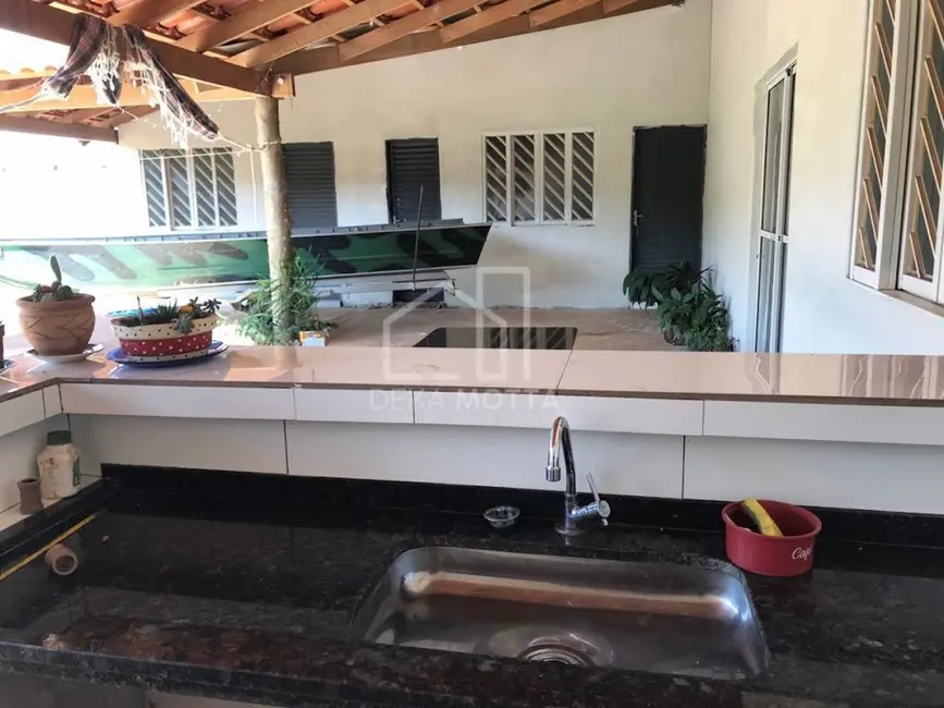 Chácara com 3 quartos à venda, 1000m2 em Uberlandia - MG - imagem 8 Foto 8 de Chácara com 3 quartos à venda, 1000m2 em Uberlandia - MG