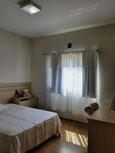 Foto 8 de Casa com 3 quartos à venda, 420m2 em Uberlandia - MG