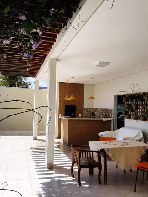 Foto 3 de Casa com 3 quartos à venda, 420m2 em Uberlandia - MG