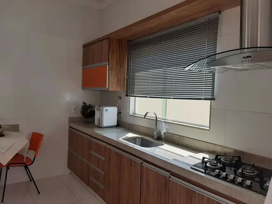 Foto 2 de Casa com 3 quartos à venda, 420m2 em Uberlandia - MG