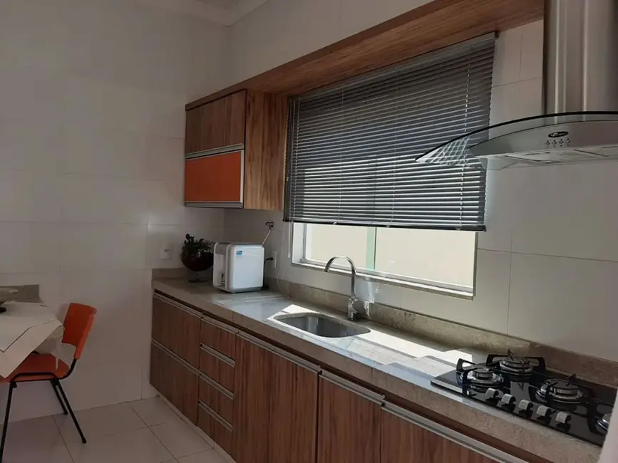 Foto 4 de Casa com 3 quartos à venda, 420m2 em Uberlandia - MG