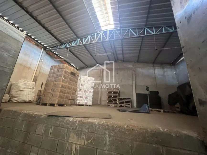 Foto 3 de Armazém / Galpão para alugar, 500m2 em Marta Helena, Uberlandia - MG