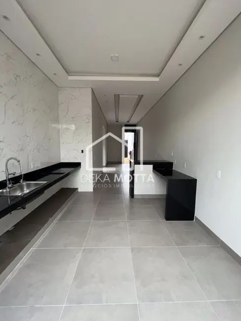 Foto 2 de Casa com 3 quartos à venda, 150m2 em Novo Mundo, Uberlandia - MG