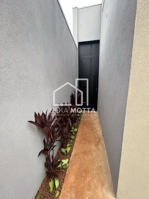 Foto 3 de Casa com 3 quartos à venda, 150m2 em Novo Mundo, Uberlandia - MG