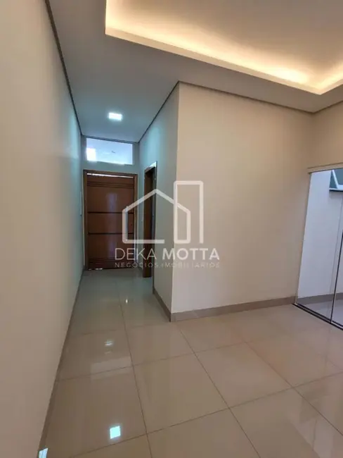 Foto 3 de Casa com 3 quartos à venda, 150m2 em Segismundo Pereira, Uberlandia - MG