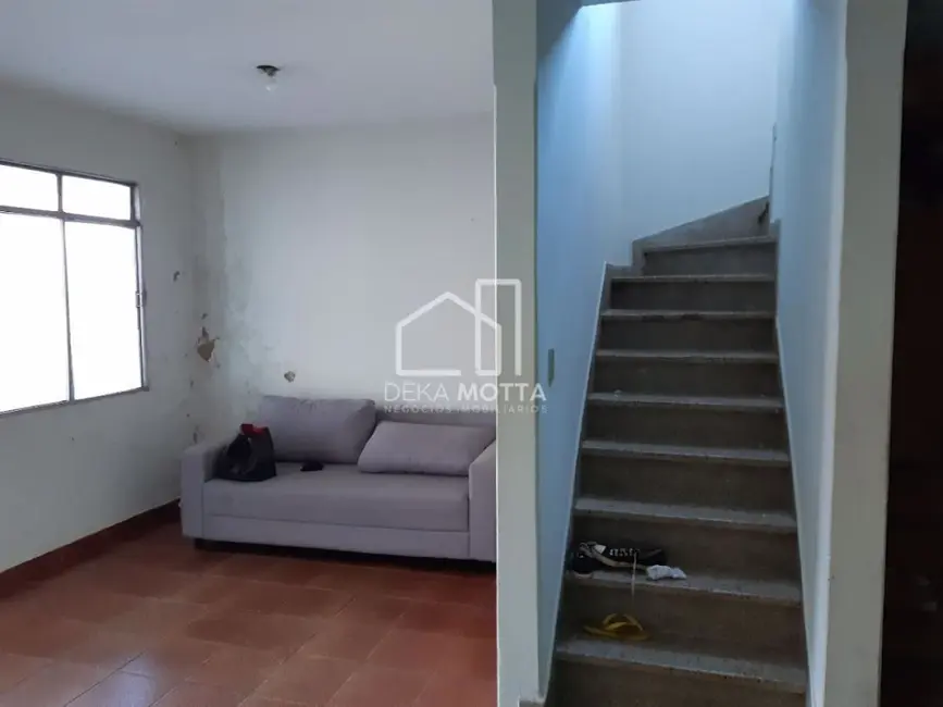 Sobrado com 5 quartos à venda, 200m2 em Nossa Senhora das Graças, Uberlandia - MG - imagem 6 Foto 6 de Sobrado com 5 quartos à venda, 200m2 em Nossa Senhora das Graças, Uberlandia - MG