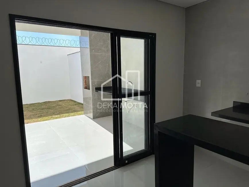 Foto 2 de Sobrado com 3 quartos à venda em Novo Mundo, Uberlandia - MG