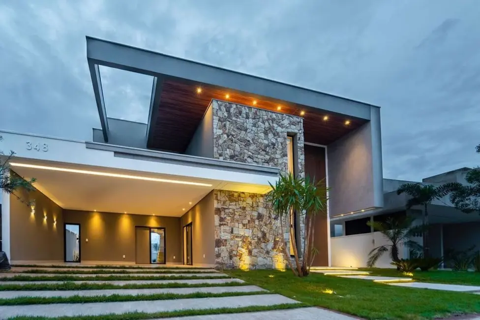 Foto 1 de Casa com 4 quartos à venda, 466m2 em Jardim Sul, Uberlandia - MG