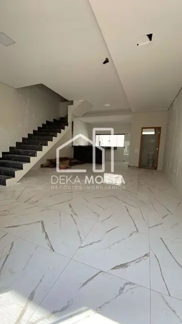 Foto 1 de Sobrado com 3 quartos à venda, 120m2 em Jardim Europa, Uberlandia - MG