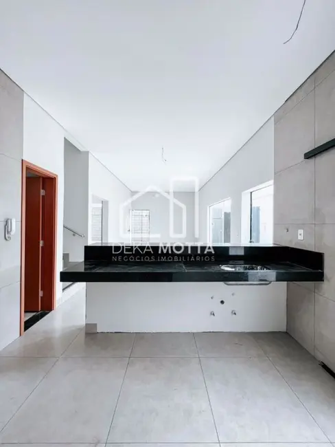 Foto 5 de Sobrado com 2 quartos à venda, 90m2 em Novo Mundo, Uberlandia - MG