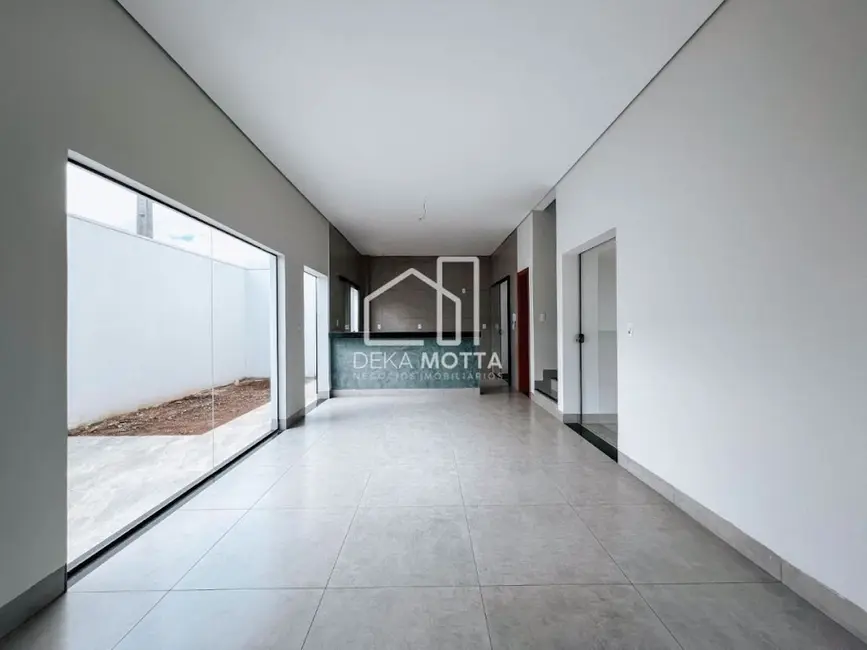 Foto 2 de Sobrado com 2 quartos à venda, 90m2 em Novo Mundo, Uberlandia - MG