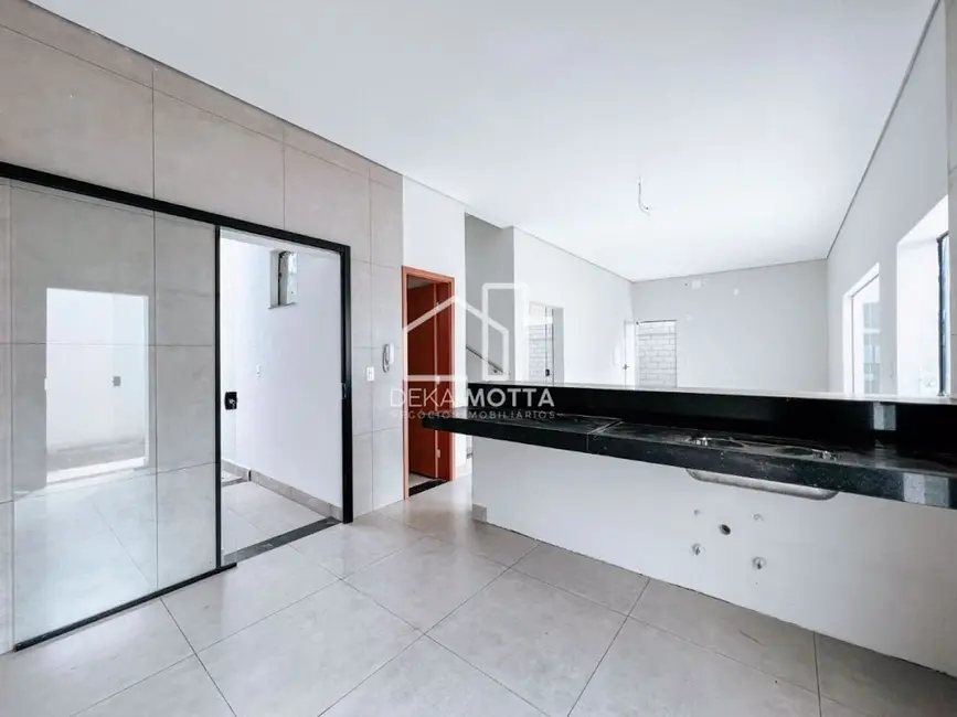 Foto 4 de Sobrado com 2 quartos à venda, 90m2 em Novo Mundo, Uberlandia - MG