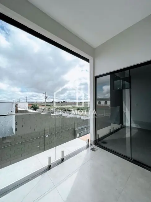 Foto 6 de Sobrado com 2 quartos à venda, 90m2 em Novo Mundo, Uberlandia - MG