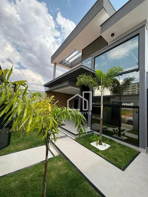 Foto 1 de Casa com 3 quartos à venda, 286m2 em Grand Ville, Uberlandia - MG