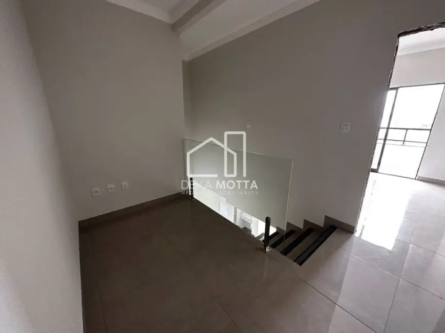 Sobrado com 3 quartos à venda, 260m2 em Aclimação, Uberlandia - MG - imagem 9 Foto 9 de Sobrado com 3 quartos à venda, 260m2 em Aclimação, Uberlandia - MG