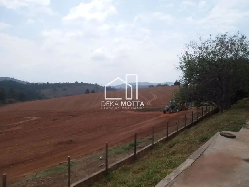 Fazenda / Haras com 5 quartos à venda, 120m2 em Centro, Romaria - MG - imagem 5 Foto 5 de Fazenda / Haras com 5 quartos à venda, 120m2 em Centro, Romaria - MG