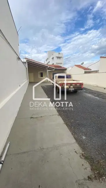 Foto 3 de Casa com 4 quartos para alugar, 400m2 em Brasil, Uberlandia - MG