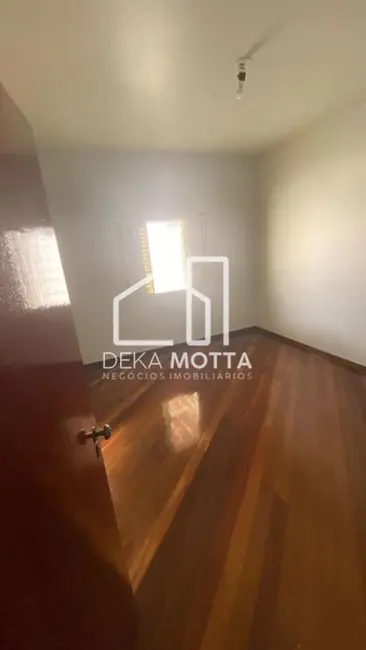 Foto 8 de Casa com 4 quartos para alugar, 400m2 em Brasil, Uberlandia - MG