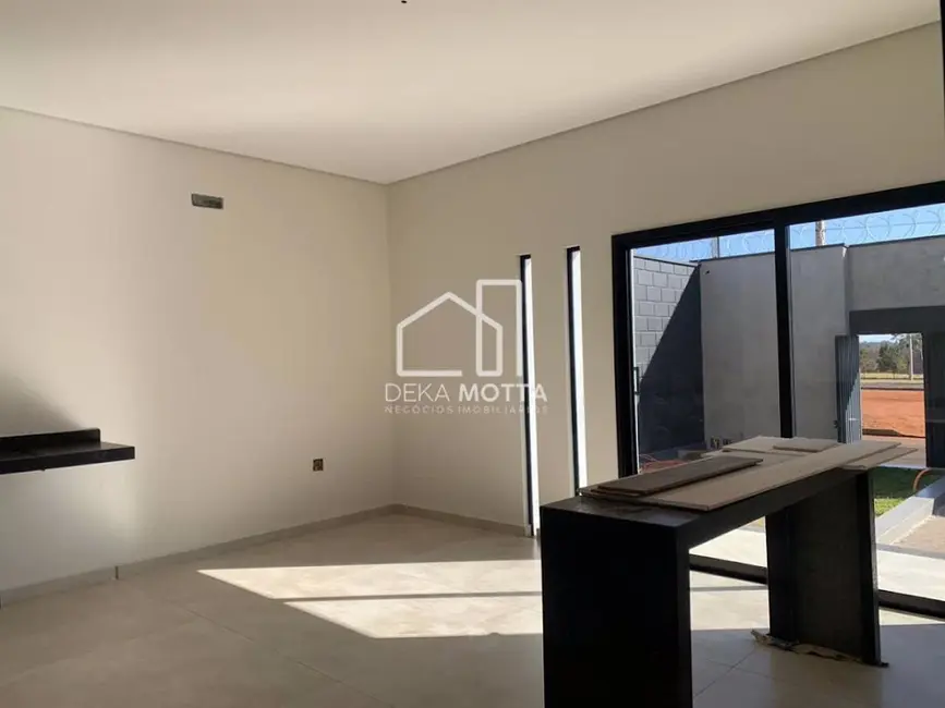 Casa com 3 quartos à venda, 250m2 em Loteamento Portal do Vale II, Uberlandia - MG - imagem 5 Foto 5 de Casa com 3 quartos à venda, 250m2 em Loteamento Portal do Vale II, Uberlandia - MG