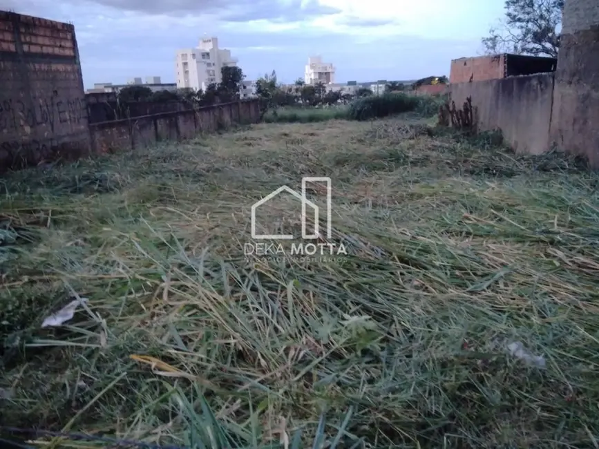 Foto 1 de Terreno / Lote à venda, 450m2 em Nossa Senhora das Graças, Uberlandia - MG