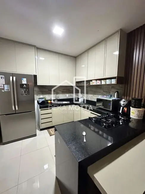 Foto 7 de Casa com 3 quartos à venda, 330m2 em Novo Mundo, Uberlandia - MG