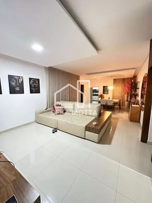 Foto 1 de Casa com 3 quartos à venda, 330m2 em Novo Mundo, Uberlandia - MG