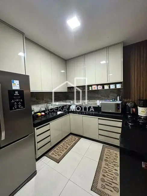 Foto 3 de Casa com 3 quartos à venda, 330m2 em Novo Mundo, Uberlandia - MG