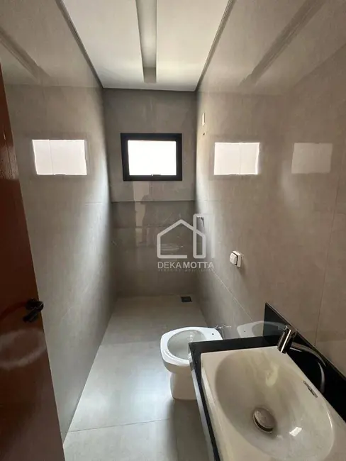 Sobrado com 3 quartos à venda, 165m2 em Aclimação, Uberlandia - MG - imagem 6 Foto 6 de Sobrado com 3 quartos à venda, 165m2 em Aclimação, Uberlandia - MG