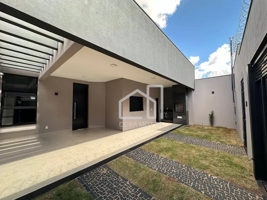 Foto 1 de Sobrado com 3 quartos à venda, 165m2 em Aclimação, Uberlandia - MG
