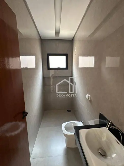 Sobrado com 3 quartos à venda, 165m2 em Aclimação, Uberlandia - MG - imagem 8 Foto 8 de Sobrado com 3 quartos à venda, 165m2 em Aclimação, Uberlandia - MG