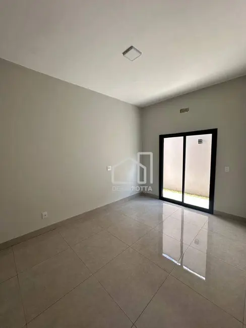 Sobrado com 3 quartos à venda, 165m2 em Aclimação, Uberlandia - MG - imagem 9 Foto 9 de Sobrado com 3 quartos à venda, 165m2 em Aclimação, Uberlandia - MG