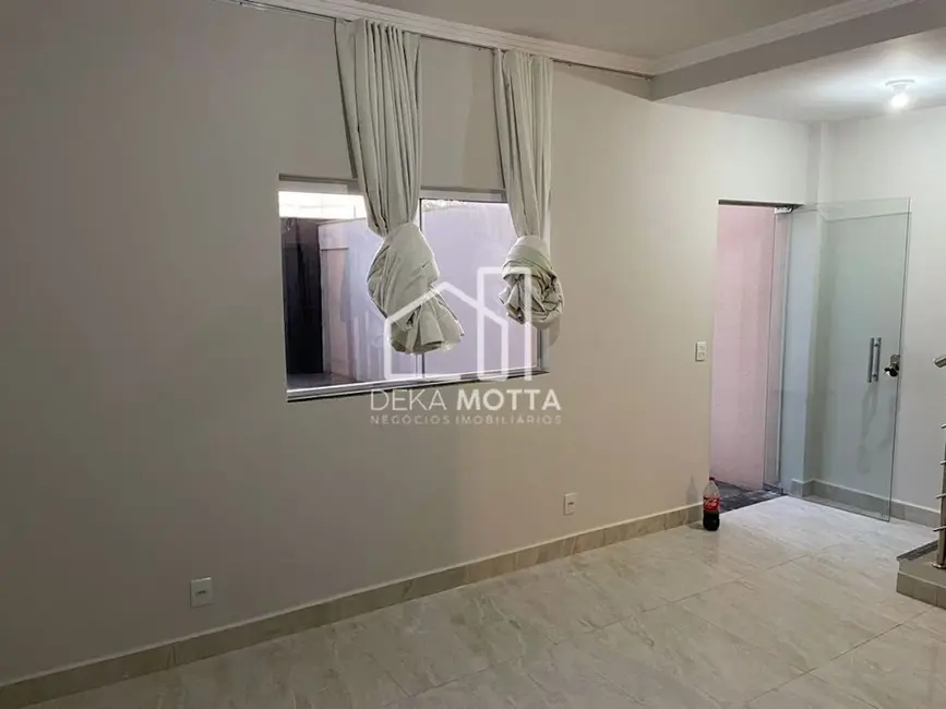 Sobrado com 3 quartos à venda, 195m2 em Uberlandia - MG - imagem 7 Foto 7 de Sobrado com 3 quartos à venda, 195m2 em Uberlandia - MG