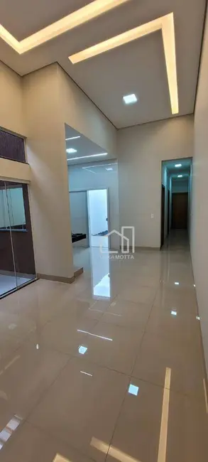 Foto 2 de Casa com 3 quartos à venda, 150m2 em Santa Mônica, Uberlandia - MG