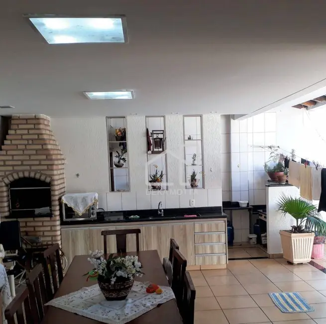 Foto 7 de Casa com 4 quartos à venda, 360m2 em Santa Mônica, Uberlandia - MG