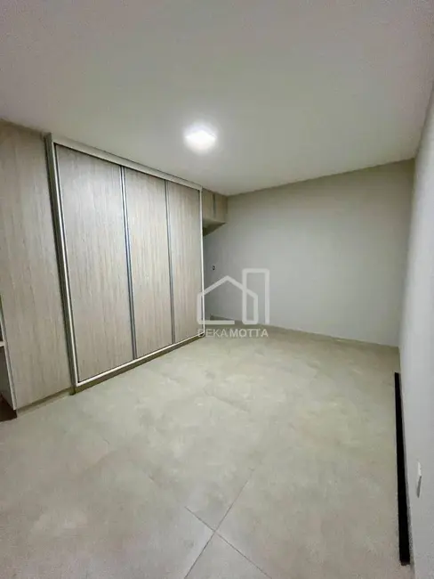 Sobrado com 4 quartos à venda, 306m2 em Aclimação, Uberlandia - MG - imagem 6 Foto 6 de Sobrado com 4 quartos à venda, 306m2 em Aclimação, Uberlandia - MG