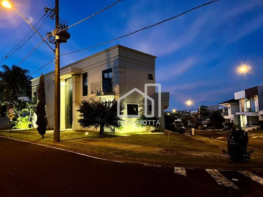 Foto 2 de Sobrado com 4 quartos à venda, 306m2 em Aclimação, Uberlandia - MG