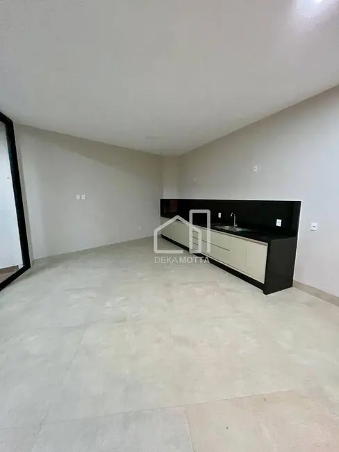 Sobrado com 4 quartos à venda, 306m2 em Aclimação, Uberlandia - MG - imagem 4 Foto 4 de Sobrado com 4 quartos à venda, 306m2 em Aclimação, Uberlandia - MG