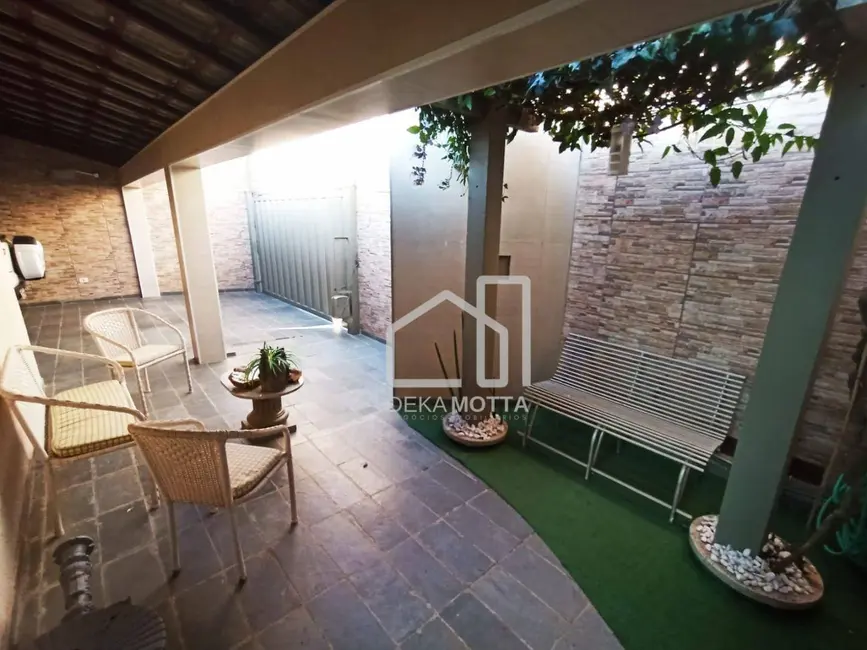 Foto 1 de Casa de Condomínio com 3 quartos à venda, 200m2 em Cidade Jardim, Uberlandia - MG