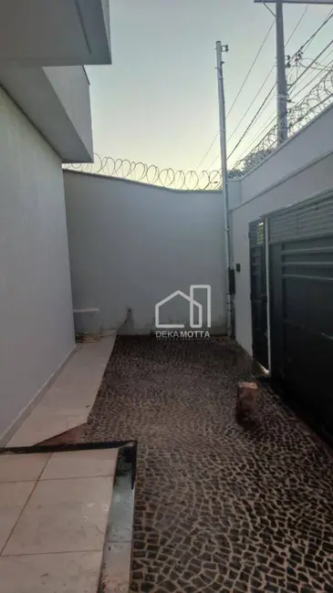 Foto 3 de Casa de Condomínio com 3 quartos à venda, 250m2 em Santa Rosa, Uberlandia - MG
