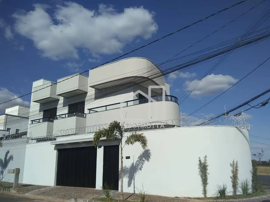 Foto 1 de Sobrado com 3 quartos à venda, 147m2 em Laranjeiras, Uberlandia - MG