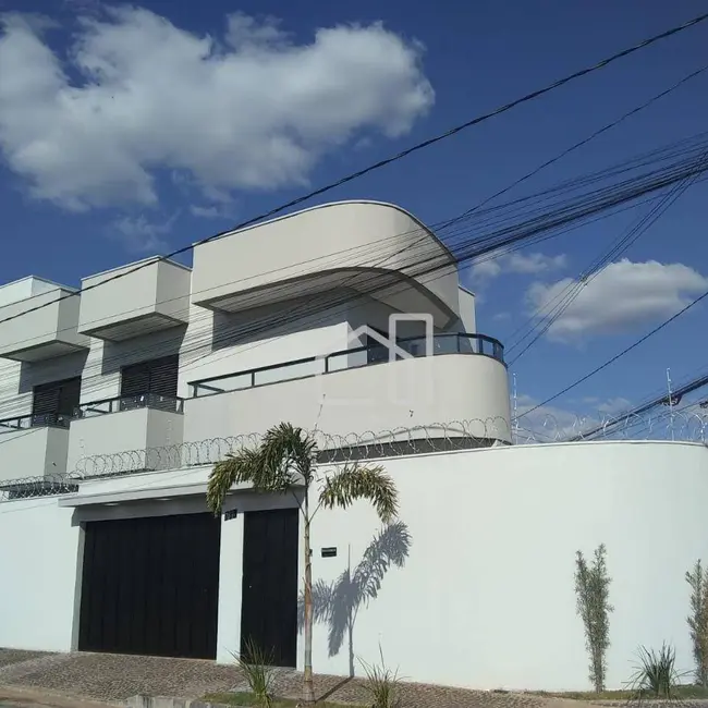 Sobrado com 3 quartos à venda, 147m2 em Laranjeiras, Uberlandia - MG - imagem 5 Foto 5 de Sobrado com 3 quartos à venda, 147m2 em Laranjeiras, Uberlandia - MG
