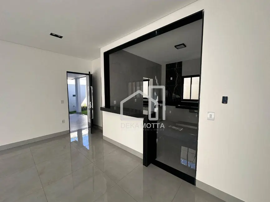 Foto 2 de Casa de Condomínio com 3 quartos à venda, 250m2 em Laranjeiras, Uberlandia - MG