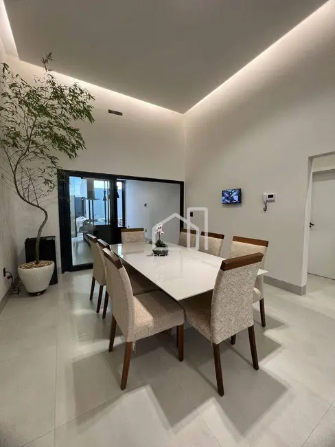 Foto 2 de Casa de Condomínio com 3 quartos à venda, 250m2 em Aclimação, Uberlandia - MG