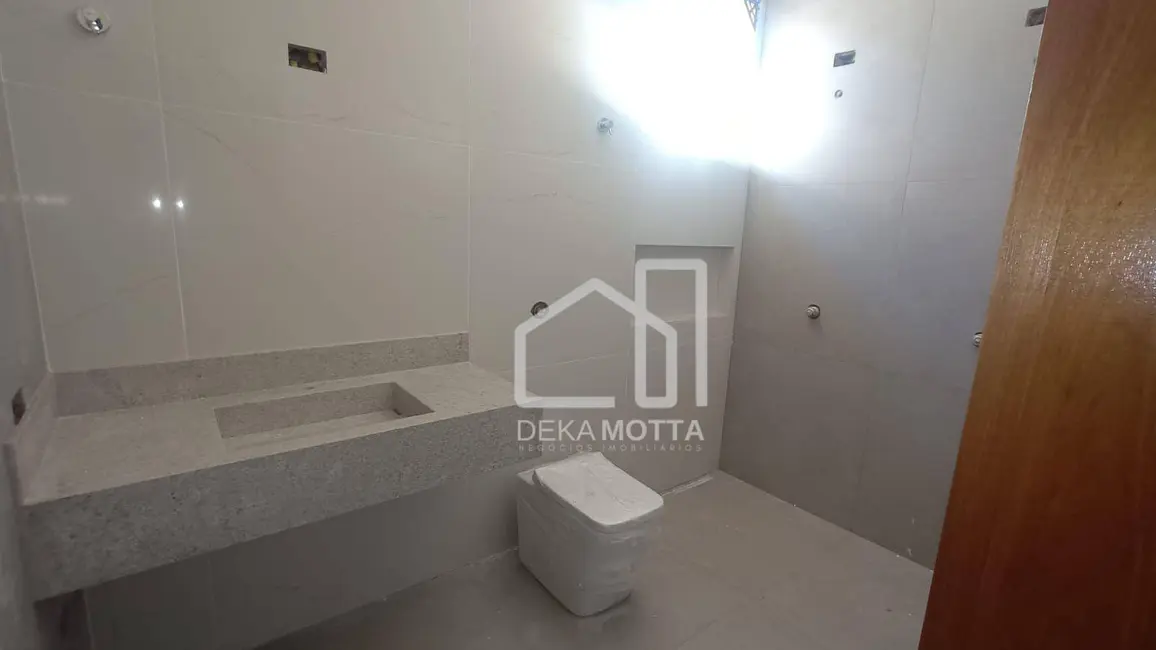 Foto 2 de Casa com 3 quartos à venda, 425m2 em Cidade Jardim, Uberlandia - MG