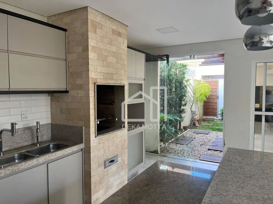 Foto 4 de Casa de Condomínio com 3 quartos à venda, 189m2 em Granja Marileusa, Uberlandia - MG