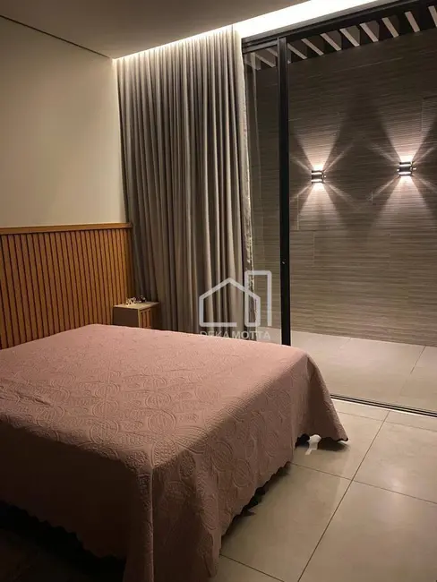 Casa de Condomínio com 3 quartos à venda, 200m2 em Jardim Europa, Uberlandia - MG - imagem 4 Foto 4 de Casa de Condomínio com 3 quartos à venda, 200m2 em Jardim Europa, Uberlandia - MG